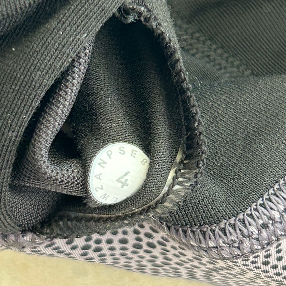 Lululemon Padded Sports Bra - Gray with With Dots - Size 4 - EUC - Picture 6 of 6